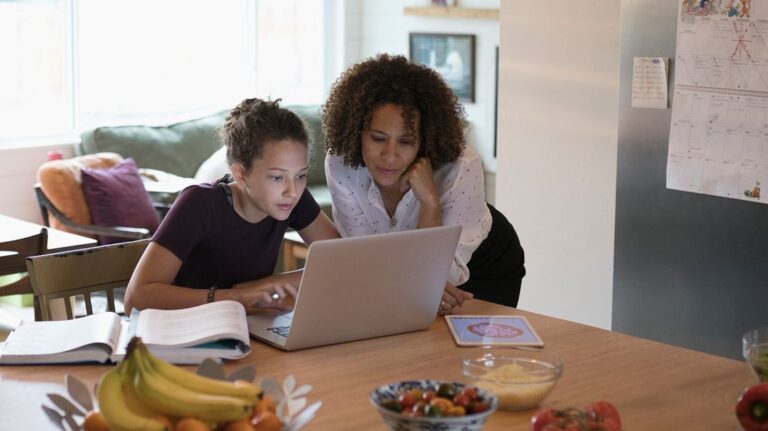 How Do You Complete a FAFSA Application?